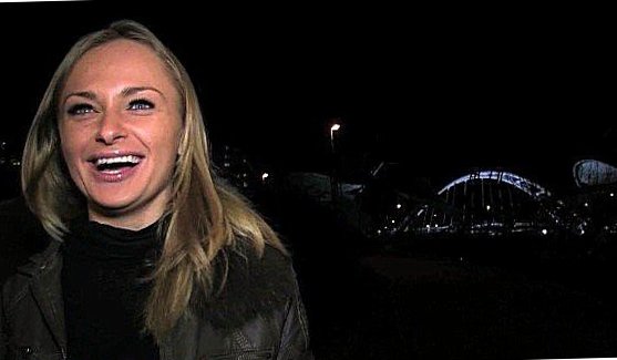 Порно видео: Татуированная сексапильная блондинка, которую очень мощно мужики пердолили